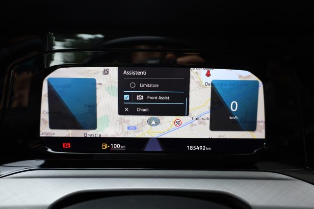 VOLKSWAGEN Golf usata, con Hill holder