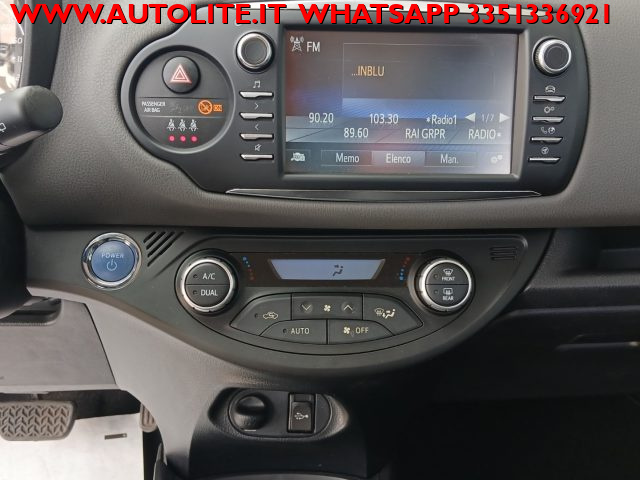 TOYOTA Yaris usata, con USB