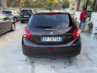 PEUGEOT 208 usata, con Alzacristalli elettrici