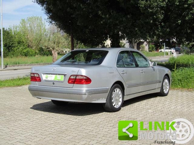 MERCEDES-BENZ E 270 usata, con Autoradio