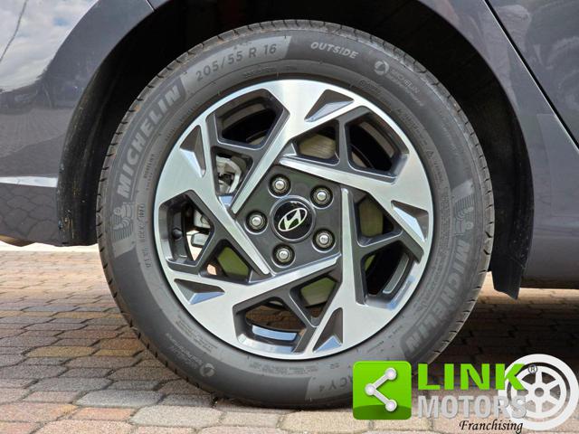 HYUNDAI i30 usata, con Hill holder