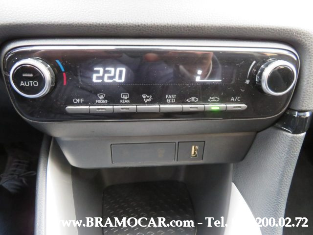 TOYOTA Yaris usata, con Luci diurne LED