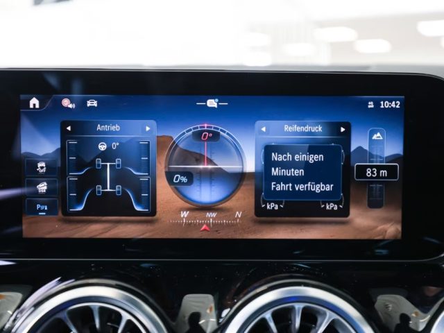 MERCEDES-BENZ GLA 220 usata, con Controllo automatico clima
