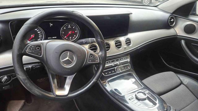 MERCEDES-BENZ E 220 usata, con Boardcomputer