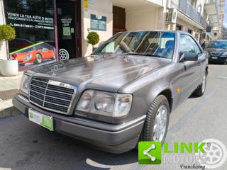 MERCEDES-BENZ E 200 usata 30
