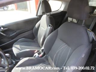 PEUGEOT 208 usata, con Sedile posteriore sdoppiato