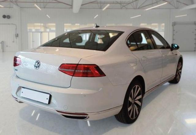 VOLKSWAGEN Passat usata, con Airbag