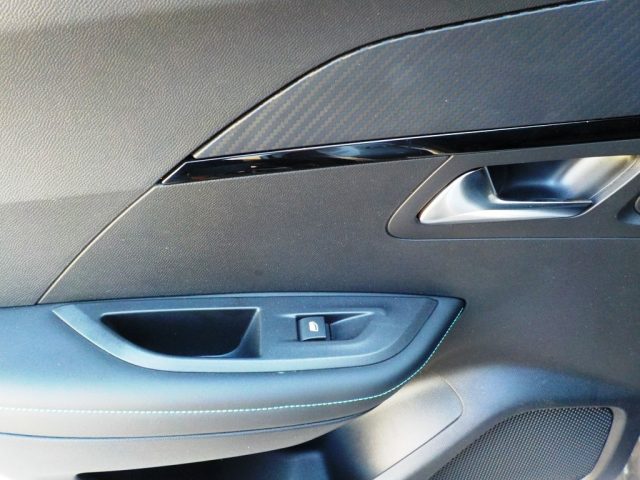 PEUGEOT 2008 usata, con Cruise Control