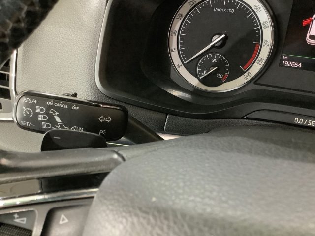 SKODA Karoq usata, con Bracciolo