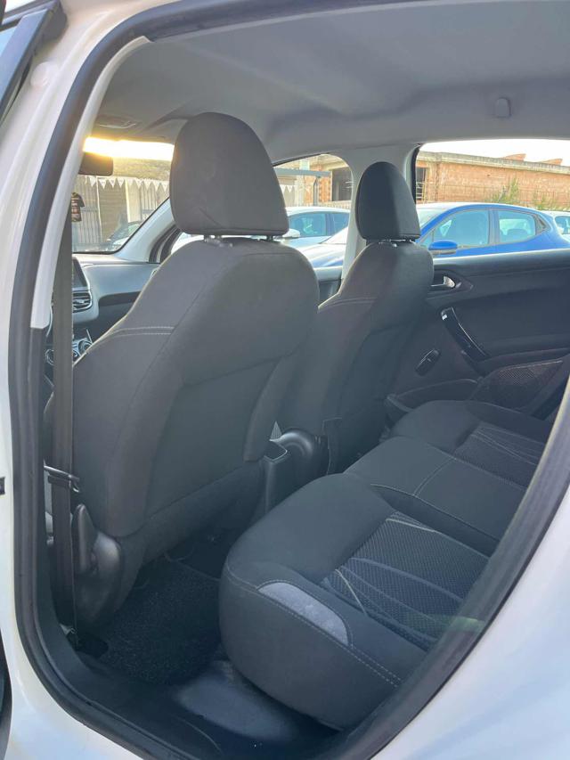 PEUGEOT 208 usata, con Sedile posteriore sdoppiato