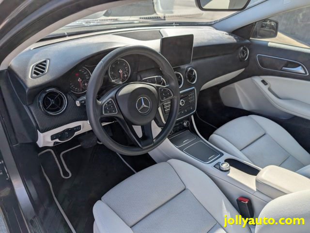 MERCEDES-BENZ GLA 220 usata, con Telecamera per parcheggio assistito