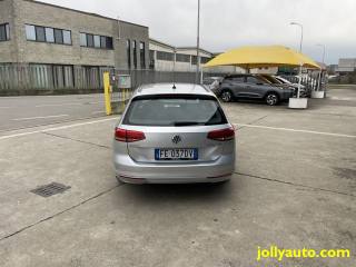 VOLKSWAGEN Passat Variant usata, con Autoradio