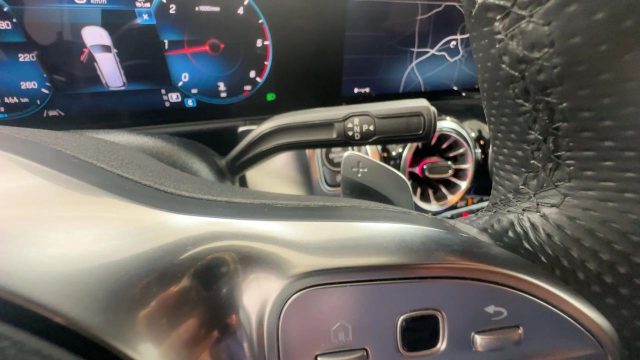 MERCEDES-BENZ GLB 180 usata, con Controllo trazione