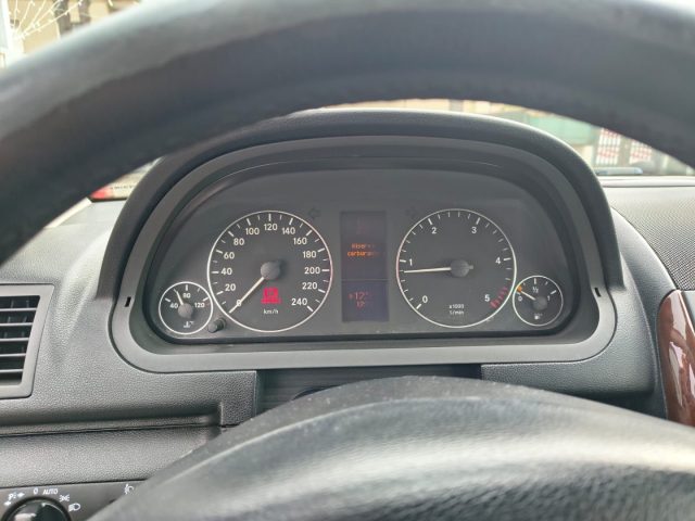 MERCEDES-BENZ A 180 usata, con Chiusura centralizzata