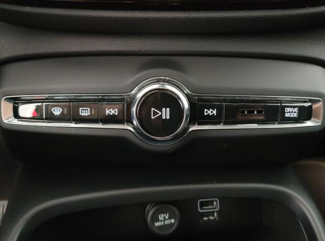 VOLVO XC40 usata, con Volante in pelle