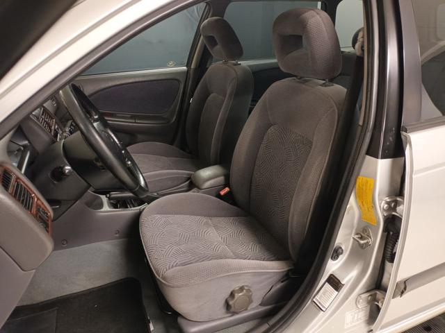 TOYOTA Avensis usata, con Alzacristalli elettrici