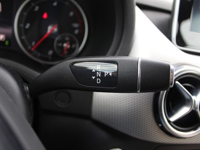 MERCEDES-BENZ B 180 usata, con Specchietti laterali elettrici
