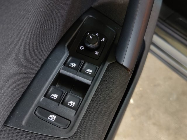 VOLKSWAGEN Tiguan usata, con Bracciolo