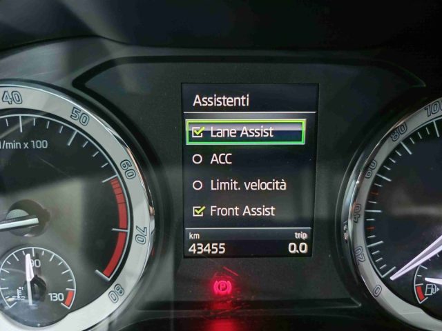 SKODA Karoq usata, con Bracciolo