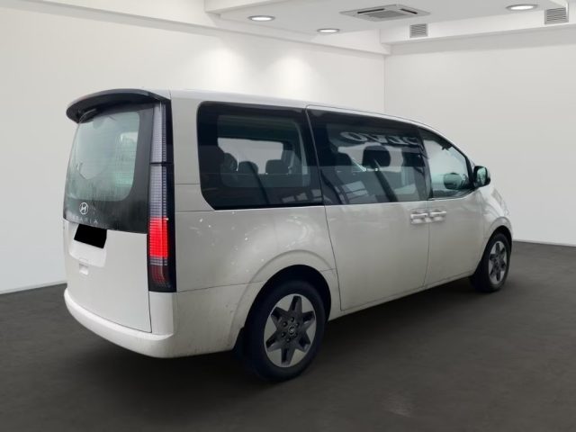 HYUNDAI Staria usata, con Airbag