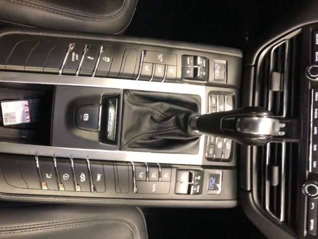 PORSCHE Macan usata, con Bracciolo