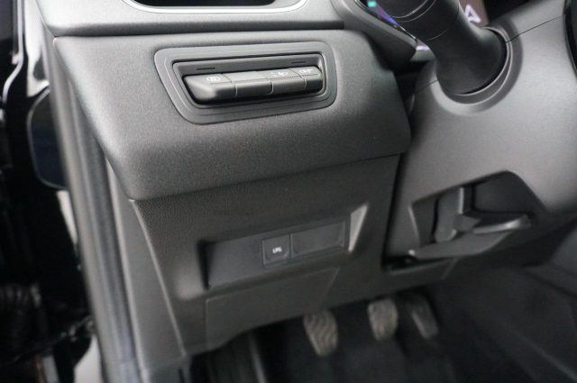 RENAULT Captur usata, con USB