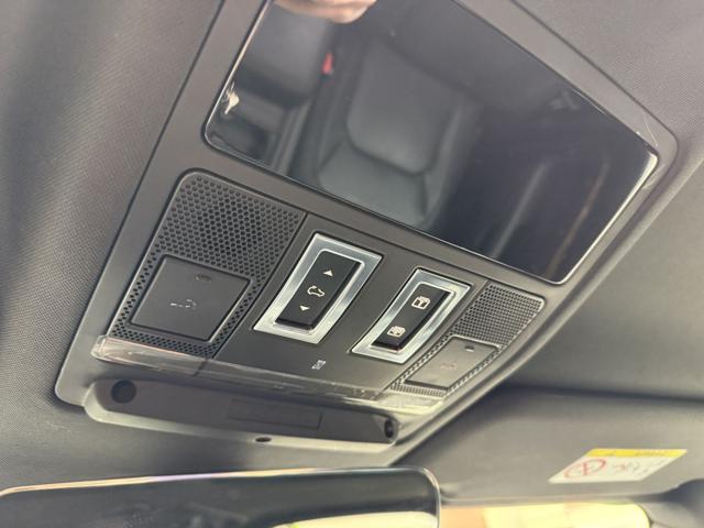 LAND ROVER Defender usata, con Park Distance Control