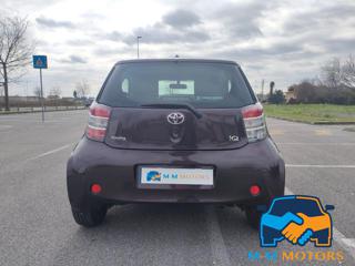 TOYOTA iQ usata, con Autoradio