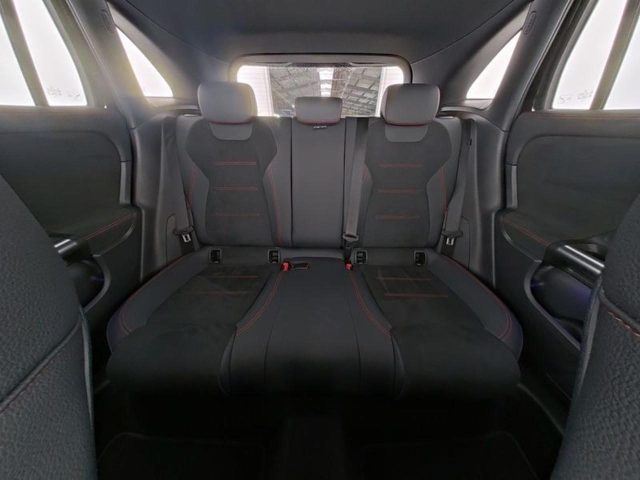 MERCEDES-BENZ GLA 180 usata, con Cerchi in lega