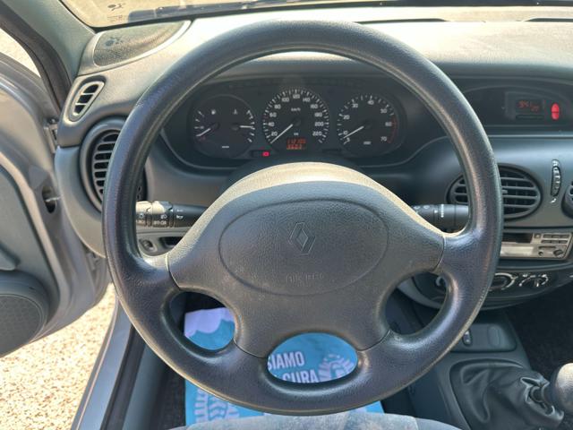 RENAULT Megane usata, con Climatizzatore