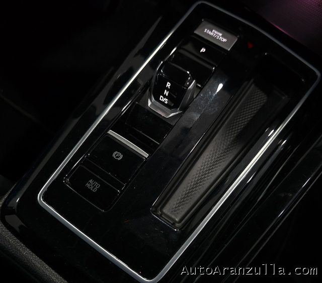 VOLKSWAGEN Golf usata, con USB
