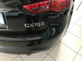 INFINITI Q30 usata, con Cerchi in lega