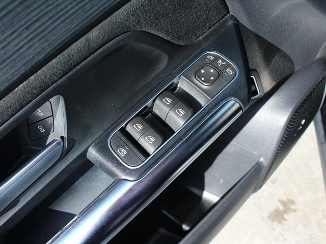 MERCEDES-BENZ GLA 200 usata, con Luci diurne LED