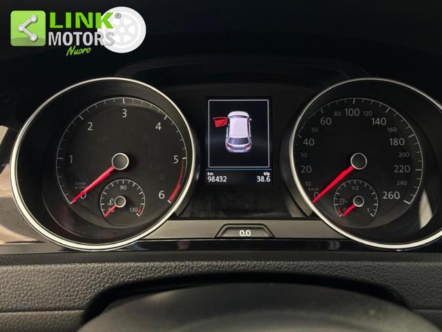 VOLKSWAGEN Golf usata, con USB