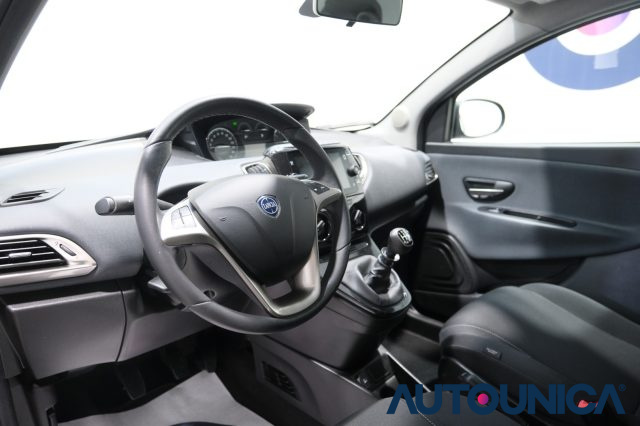 LANCIA Ypsilon usata, con Autoradio
