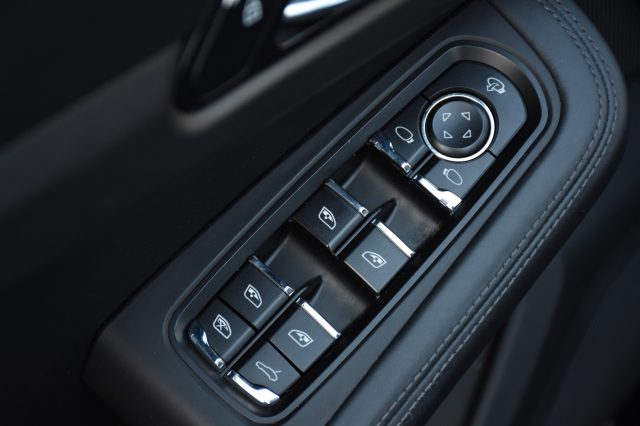 PORSCHE Macan usata, con Sedili riscaldati