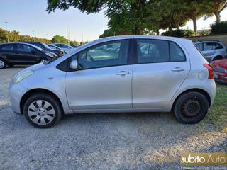 TOYOTA Yaris usata, con Autoradio