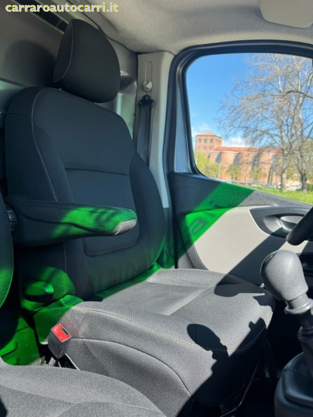 NISSAN NV300 usata, con Controllo trazione