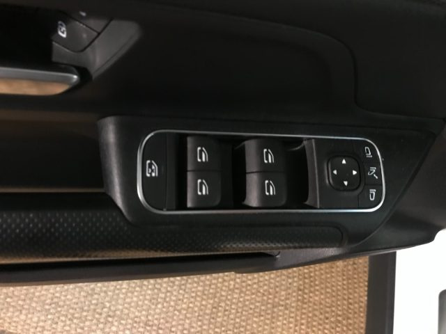 MERCEDES-BENZ GLA 250 usata, con Controllo automatico clima