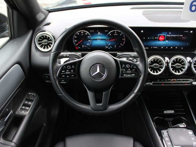 MERCEDES-BENZ GLB 180 usata, con Touch screen