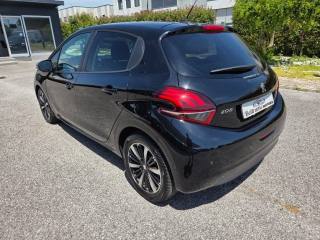PEUGEOT 208 usata, con Alzacristalli elettrici