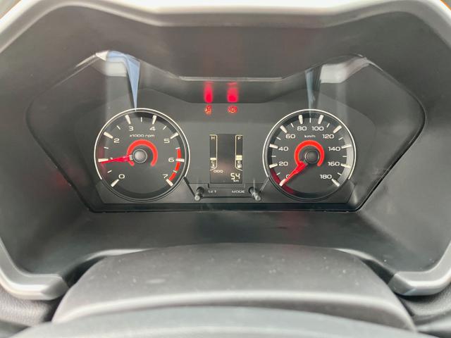 MAHINDRA KUV100 usata, con Autoradio