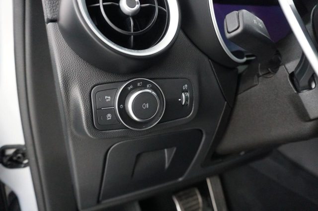 ALFA ROMEO Stelvio usata, con Sedile posteriore sdoppiato