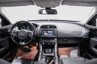 JAGUAR XE usata, con Specchietti laterali elettrici