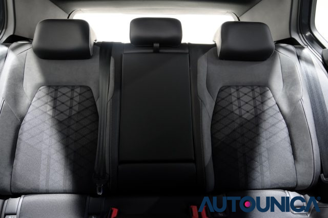 VOLKSWAGEN Golf usata, con Airbag testa