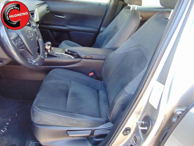 LEXUS UX 250h usata, con Autoradio