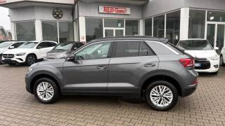 VOLKSWAGEN T-Roc usata, con Autoradio