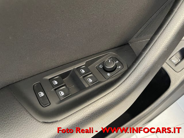 VOLKSWAGEN Passat Variant usata, con Volante multifunzione