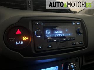 TOYOTA Yaris usata, con USB