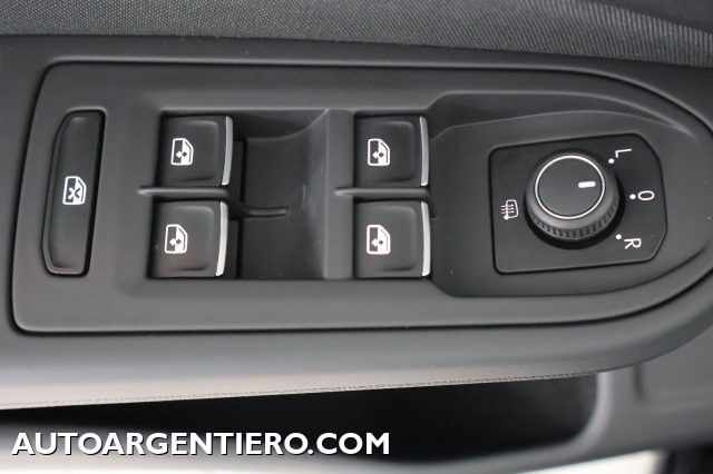 VOLKSWAGEN Golf usata, con Sistema di navigazione